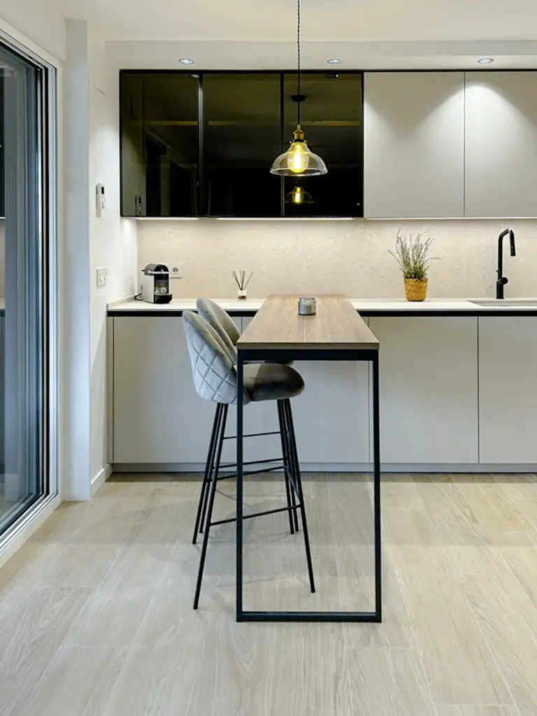 Cocinas multifuncionales con barra multiusos