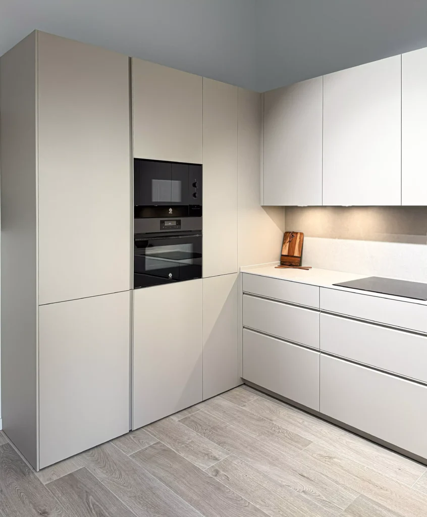 cocina-en-u-abierta-serie-montea-tudela